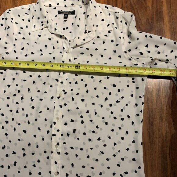 Banana Republic button down blouse, EUC, Sz M, white, blk print, EUC - Picture 7 of 15